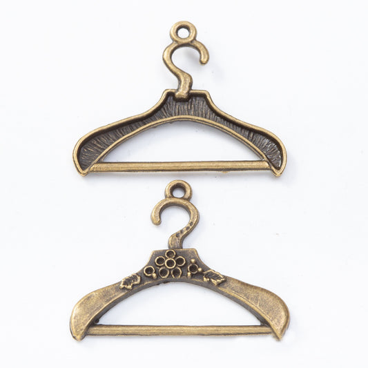 Metal accessories/clothes hangers  Size：38*30*3mm